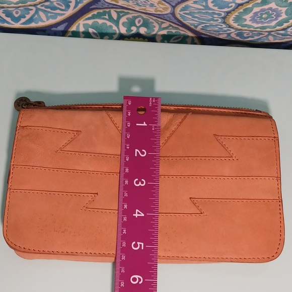 Lucky Brand Tan Leather Crossbody/Wristlet - Picture 14 of 14